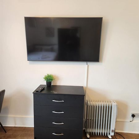 Immaculate 1-Bedroom In Greenhithe Bagian luar foto