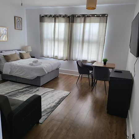 Immaculate 1-Bedroom In Greenhithe Bagian luar foto