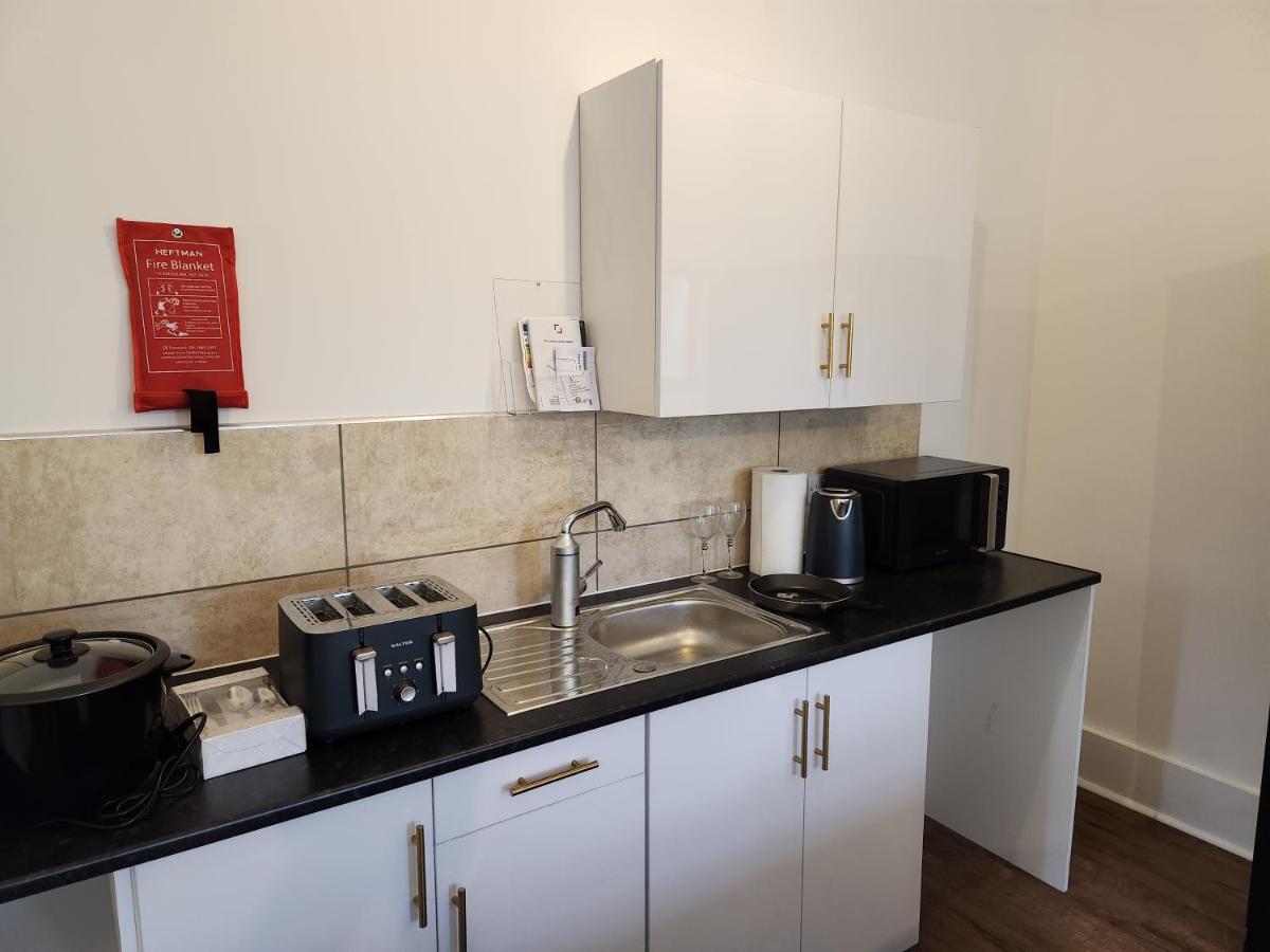 Immaculate 1-Bedroom In Greenhithe Bagian luar foto