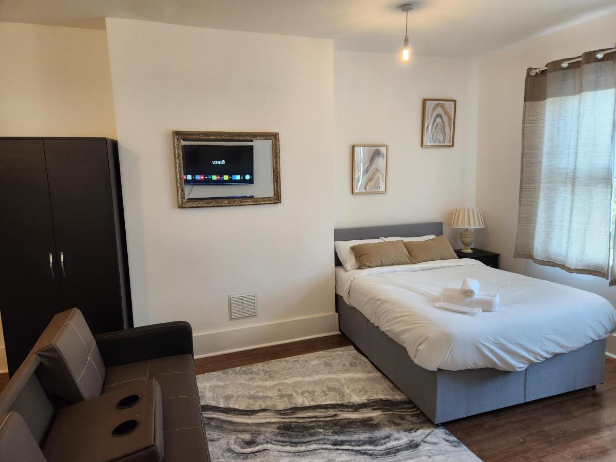 Immaculate 1-Bedroom In Greenhithe Bagian luar foto