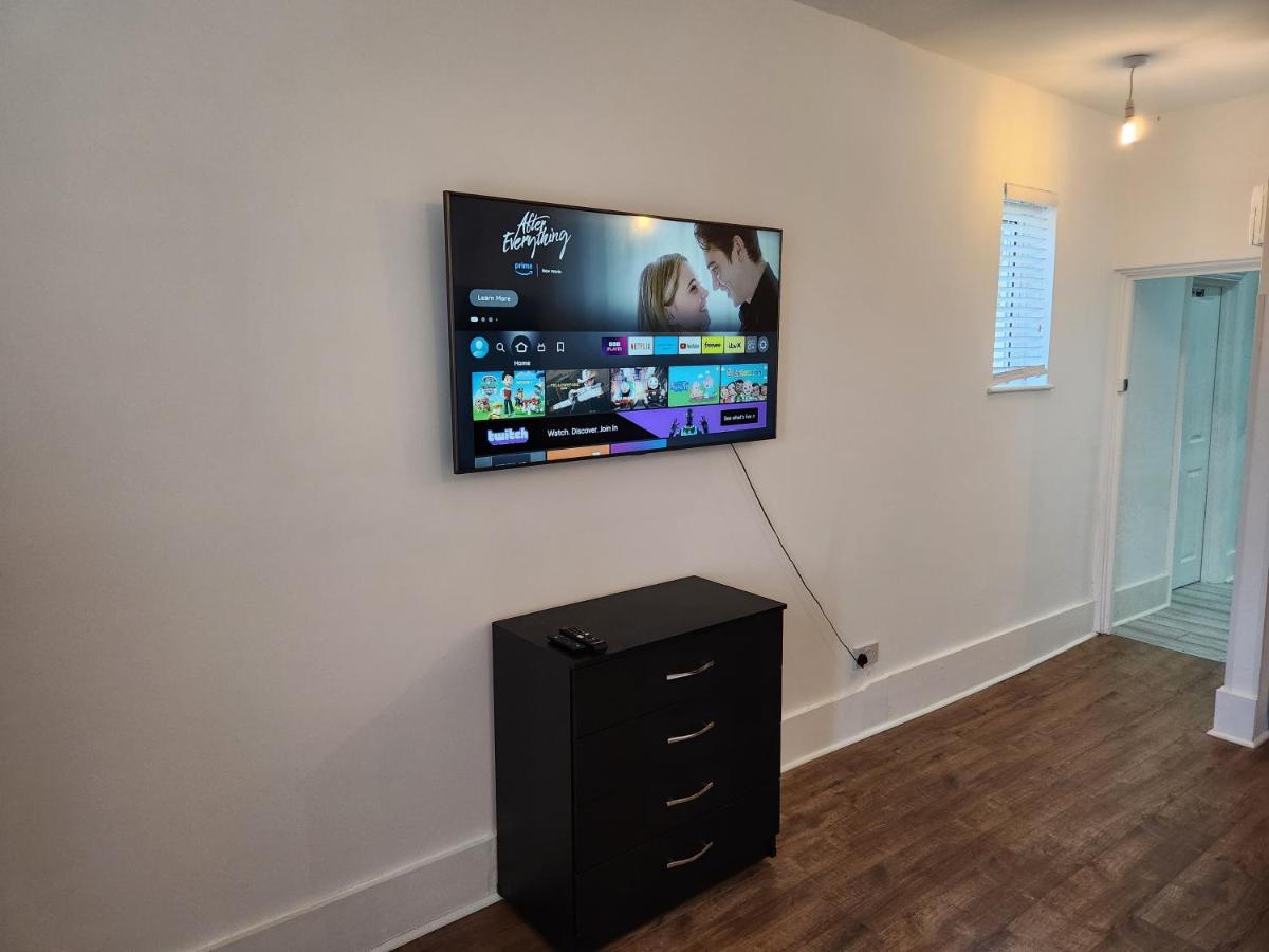 Immaculate 1-Bedroom In Greenhithe Bagian luar foto