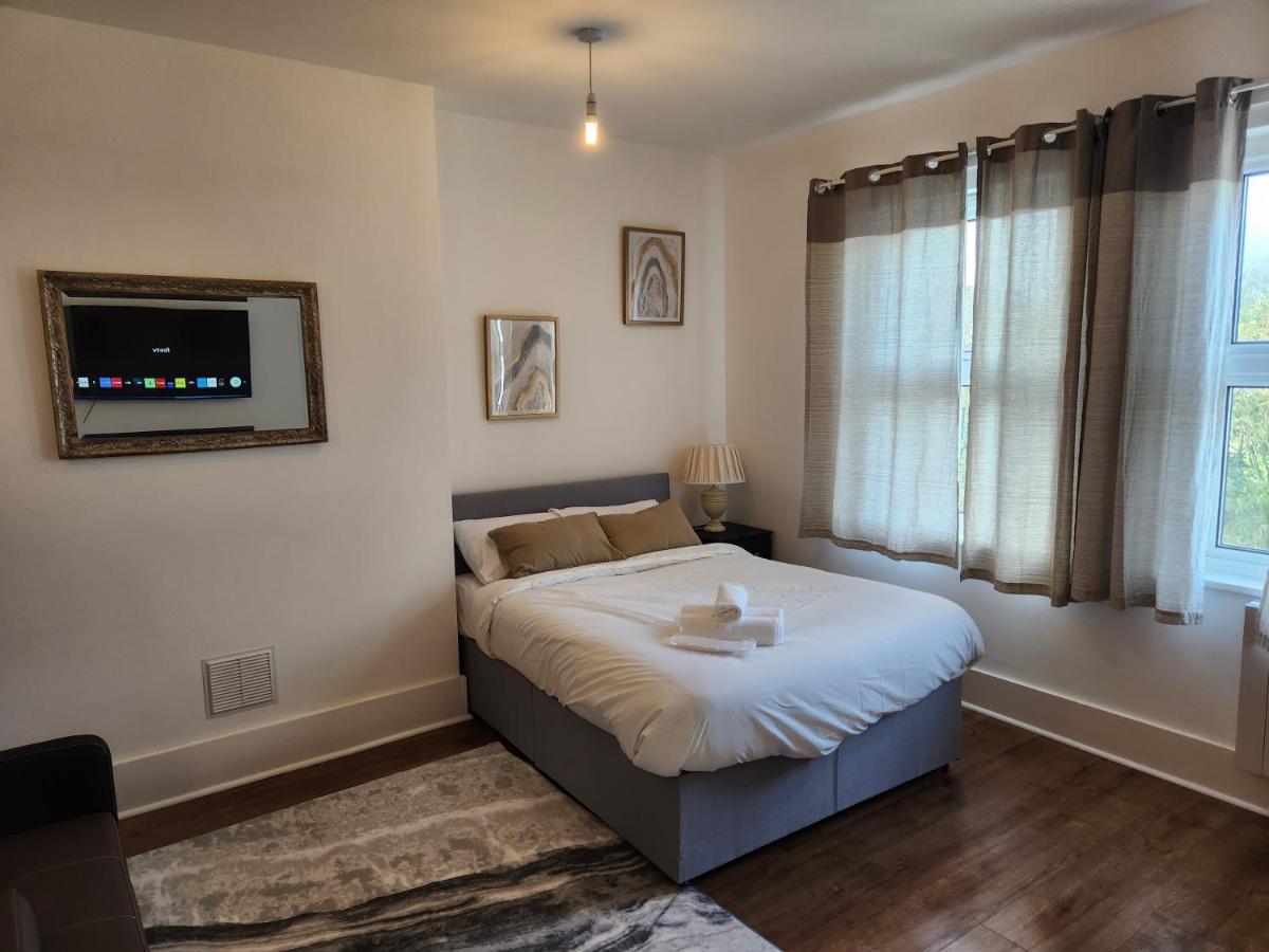 Immaculate 1-Bedroom In Greenhithe Bagian luar foto