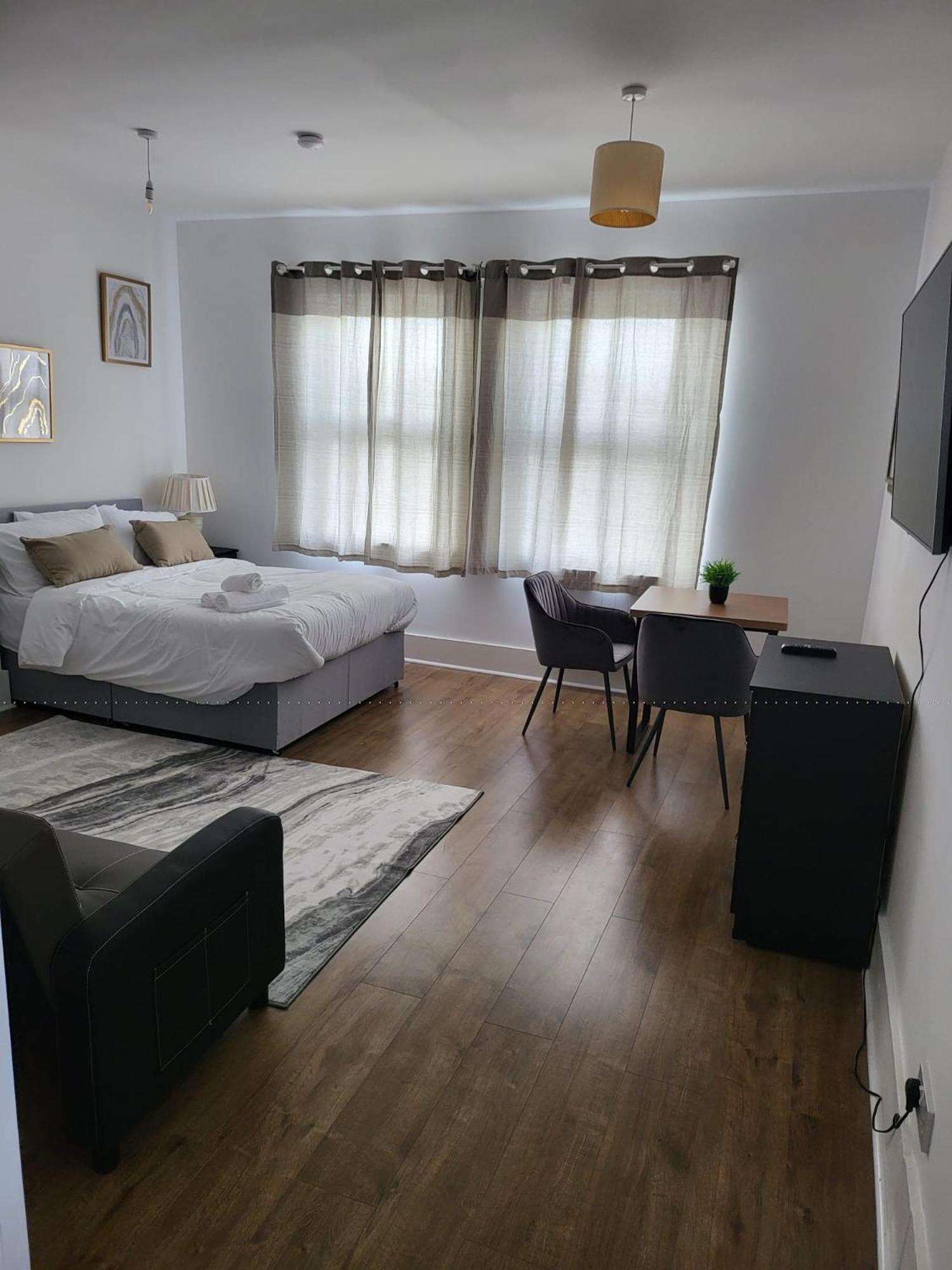 Immaculate 1-Bedroom In Greenhithe Bagian luar foto