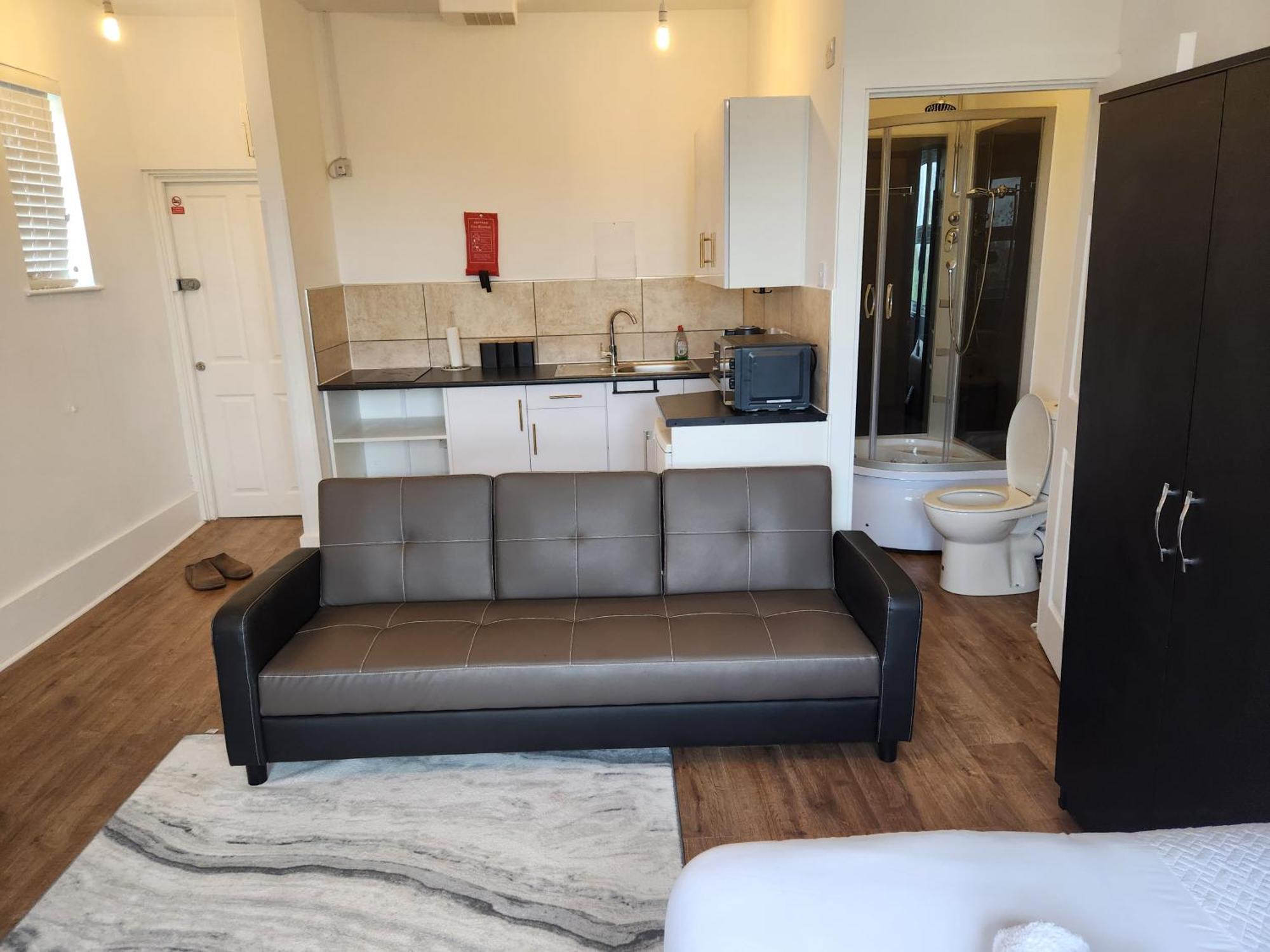 Immaculate 1-Bedroom In Greenhithe Bagian luar foto